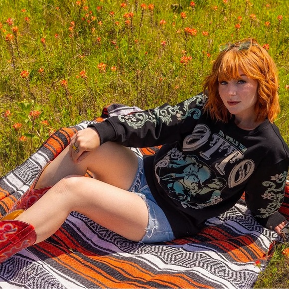 Vintage Graphic Black Sweatshirt - Picture 1 of 5